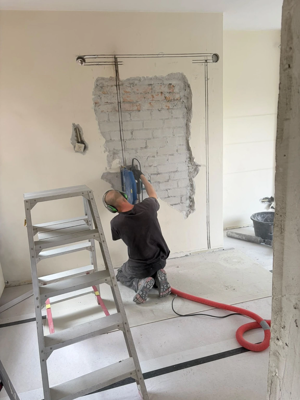 Diamantzaag voor het maken van een deuropening