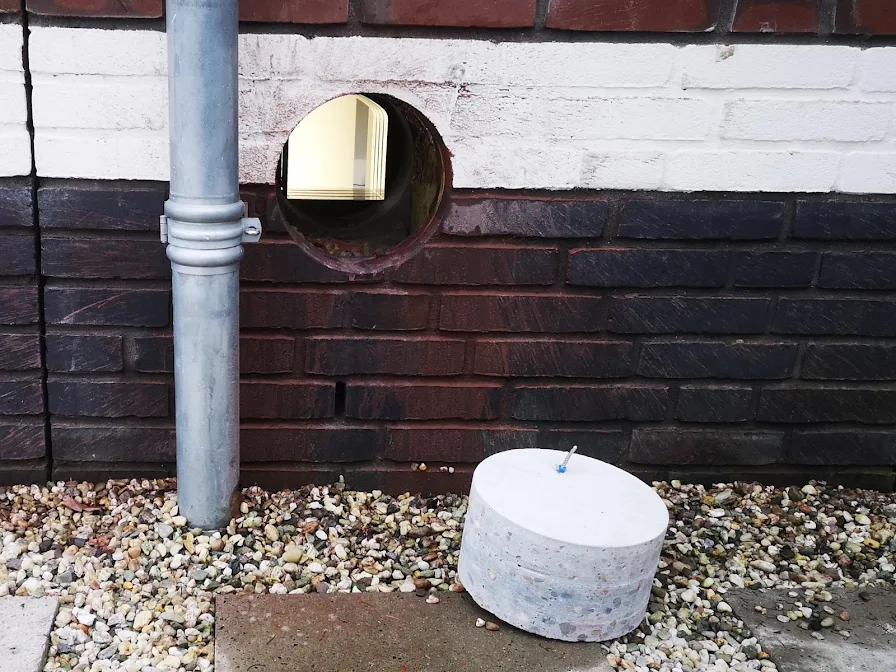 Grote ronde wanddoorvoer met betonkern aan de buitenzijde