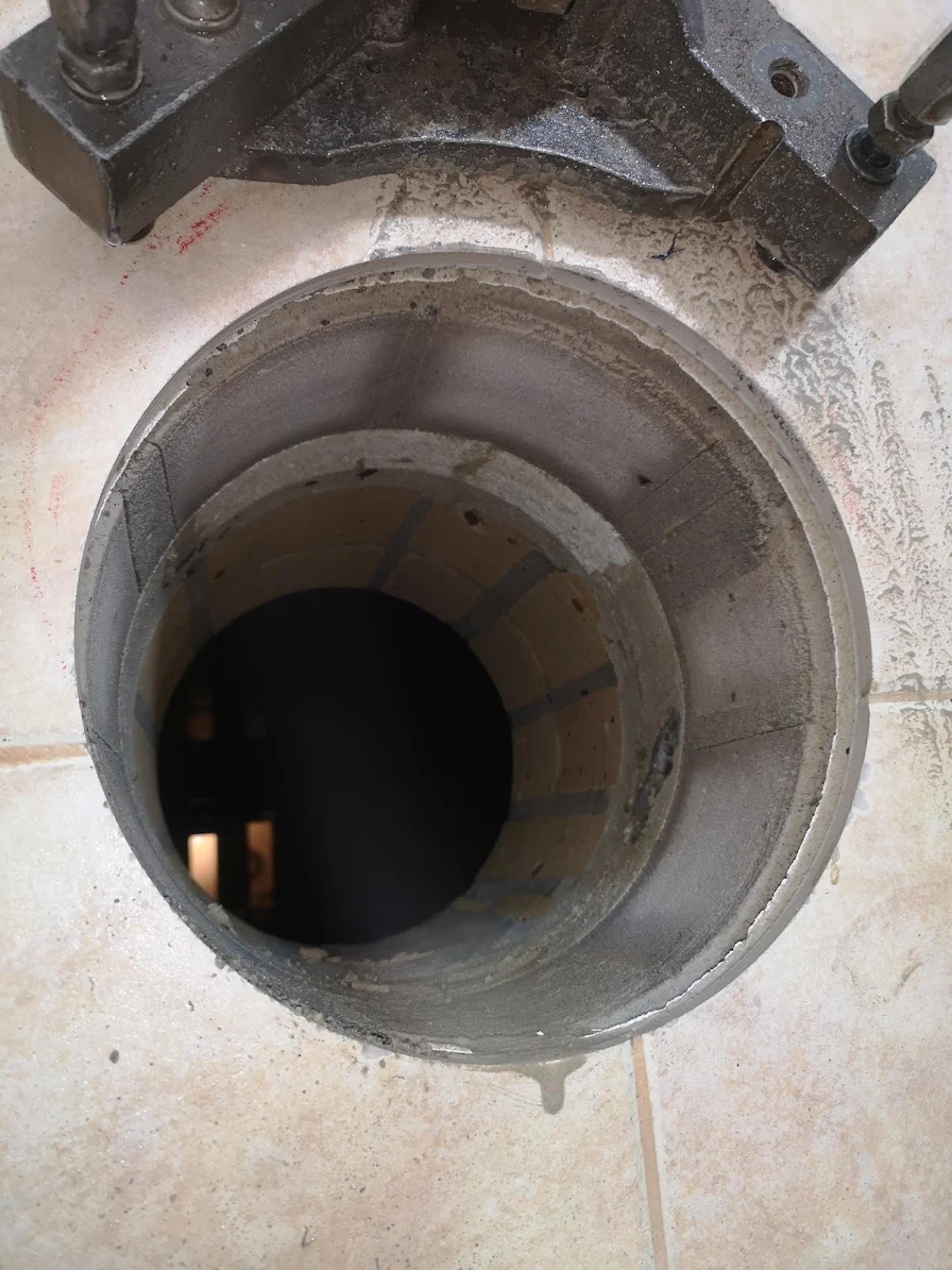 Grote ronde wanddoorvoer van dichtbij
