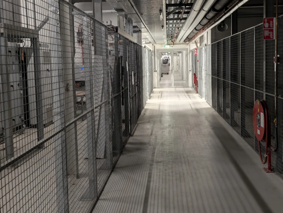 Technische gang in het voormalige Philipsgebouw op de High Tech Campus