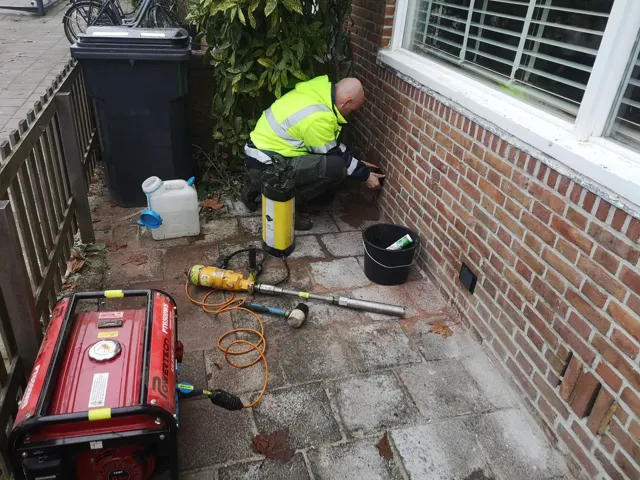 Kruipruimte ventilatie gaten boren met generator