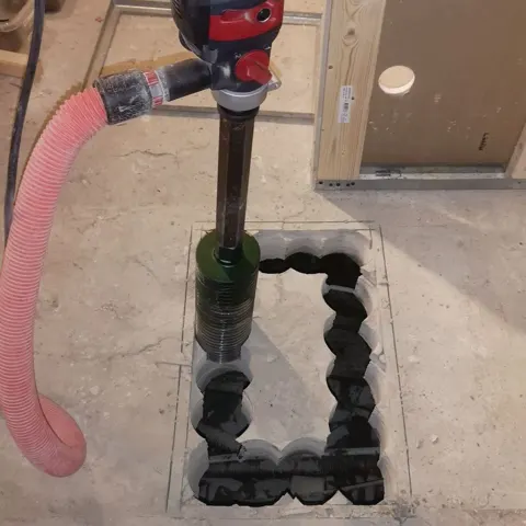 Gaten boren in beton door een gespecialiseerd boorbedrijf