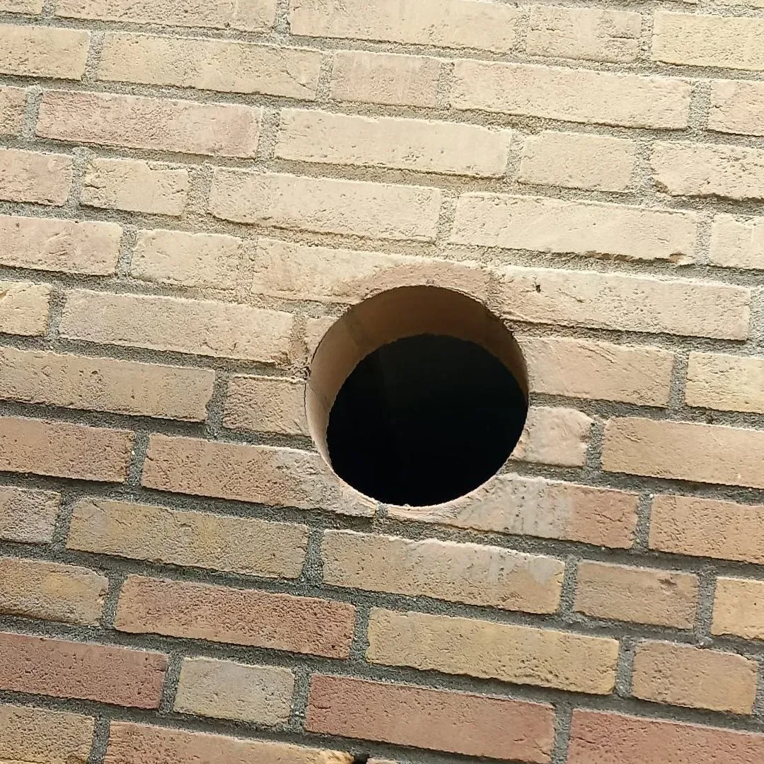 Afzuigkapdoorvoer in buitenmuur afgewerkt