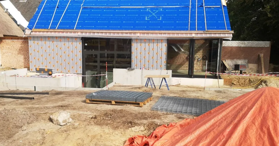 De bouwlocatie bij de modernisering van de boerderij in Nuenen.