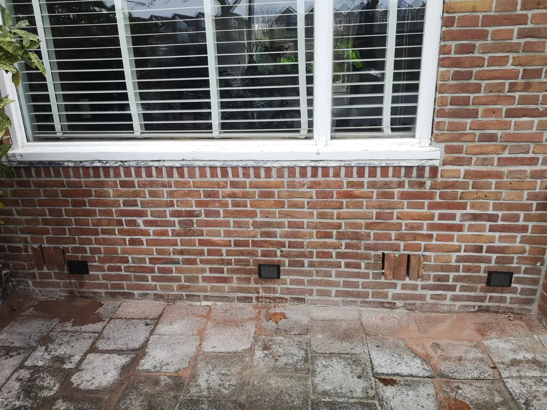 Ventilatie aangebracht bij het project met eigen stroom- en watervoorziening.