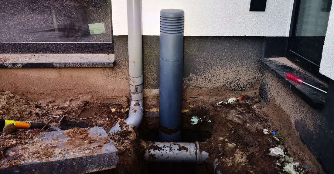 De geplaatste ventilatieschacht bij de kelder in Oosterhout.