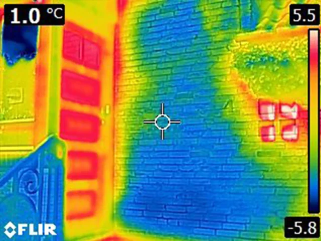 Een warmtebeeld toont temperatuurverschillen die in hun context moeten worden beoordeeld.